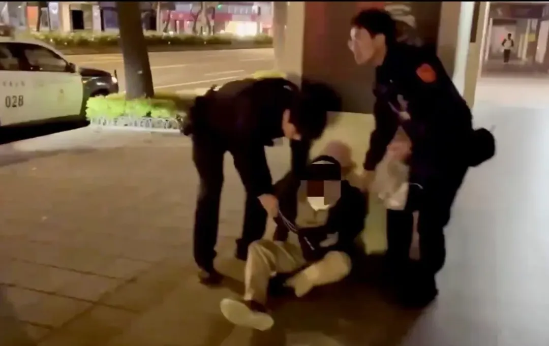 嫌犯被休假女警認出逮獲。(圖/翻攝畫面)