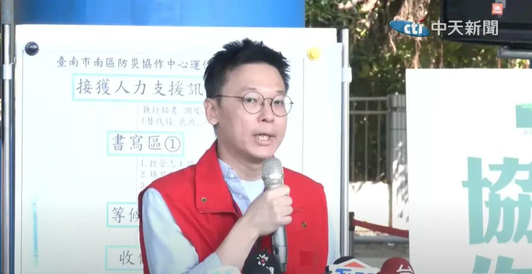 國安會副秘書長林飛帆27日到台南視察首場防衛韌性演練。（圖／中天新聞）