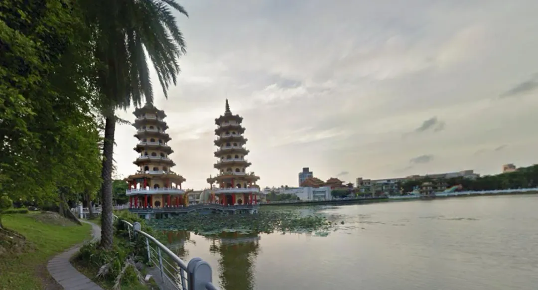 高雄蓮池潭下午發生落水意外。（圖／翻攝自Google map）