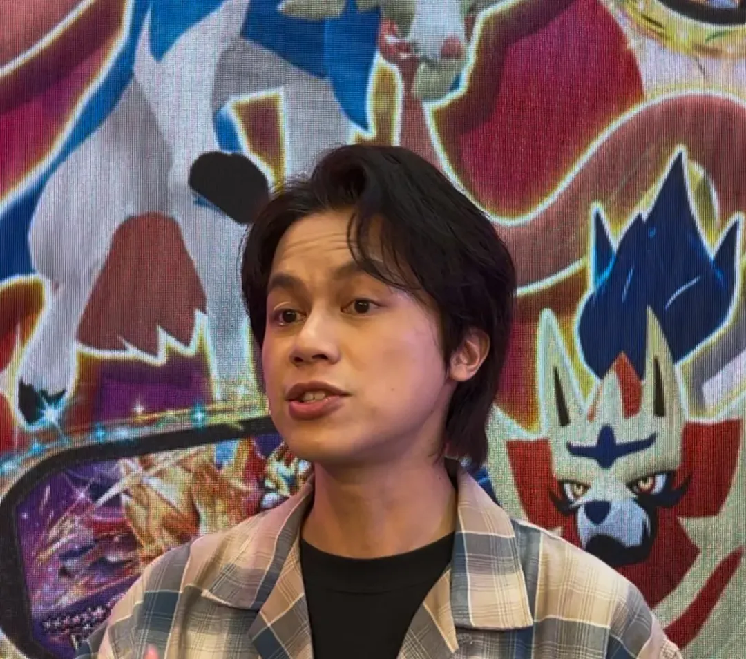 百萬YouTuber「HowHow」（陳孜昊）27日以特別嘉賓身分，出席「寶可夢明耀之星MEZASTAR」上市記者會。（圖／記者高珞曦攝）
