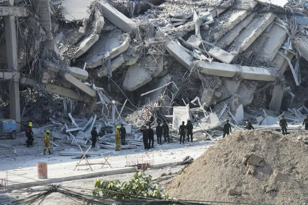 緬甸發生7.7強震,不少人關注當地台灣留學生的安危,教育部表示台商子女就讀仰光之高中以下學校者約莫30位,目前均安,將持續追蹤與聯繫。(圖/美聯社)