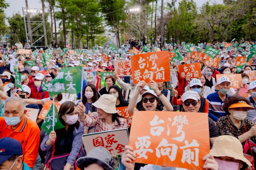 大罷免席捲全台，目前共有35件藍委罷免案通過第一階段。（圖取自陳其邁臉書）