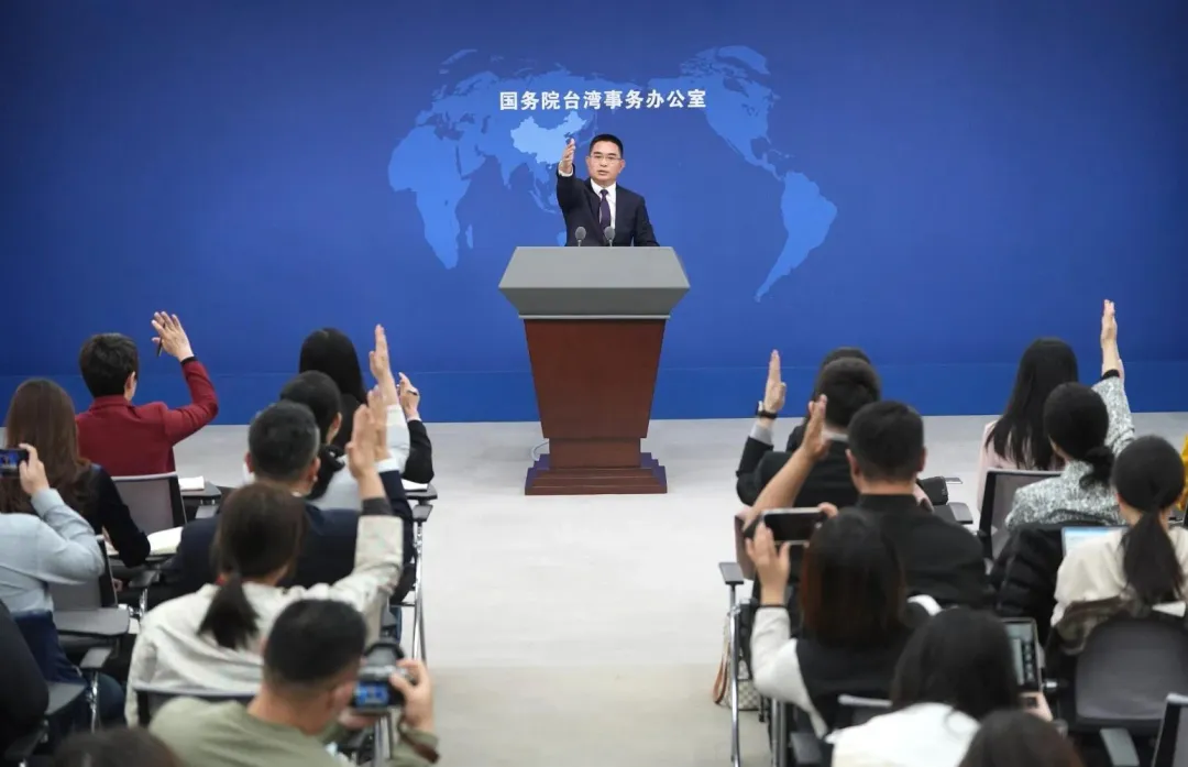 大陸國台辦26日宣布設置舉報專欄。圖為國台辦發言人陳斌華當日主持例行記者會。（圖／新華社）