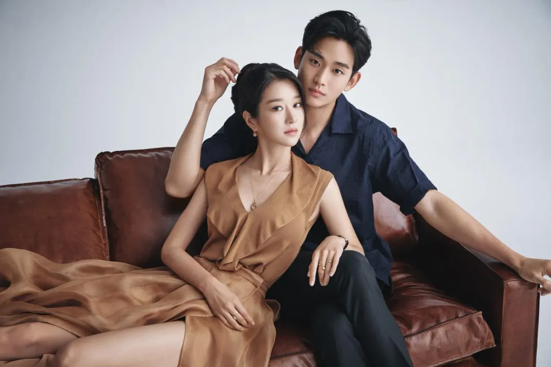 徐睿知在2020年憑藉與金秀賢合作《雖然是精神病但沒關係》人氣大漲。（圖／Netflix提供）