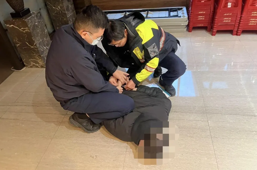 嫌犯拒檢撞警車9天後遭拘提逮捕。(圖/翻攝畫面)