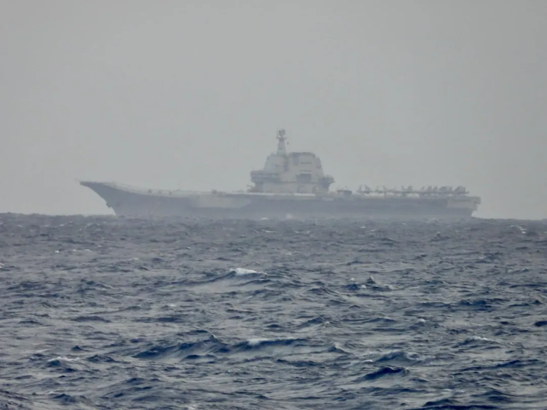 海軍田單號拍攝的解放軍山東號。(圖/國防部)