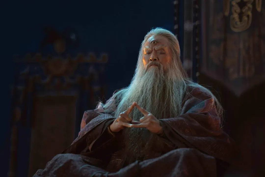 吳興國在《封神第二部》中飾演額中生眼、霸氣側漏的聞仲。（圖／鴻聯國際 提供）
