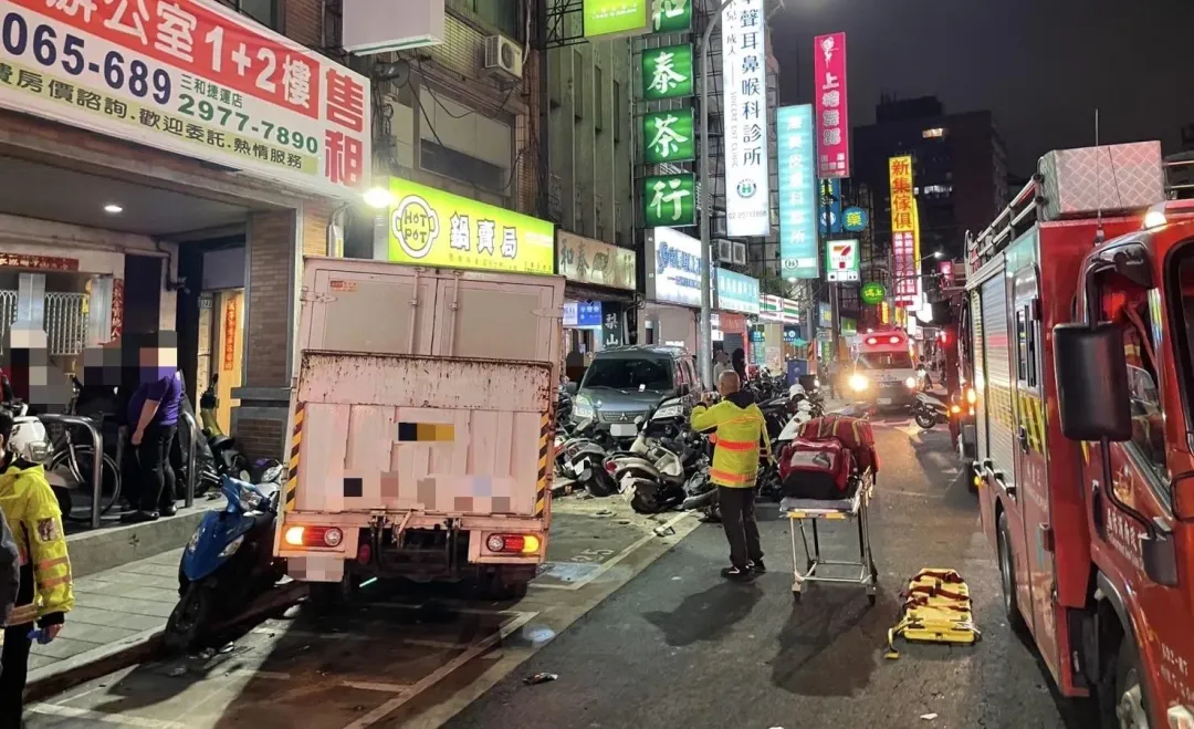 新北市三重傍晚發生死亡車禍。（圖／翻攝畫面）