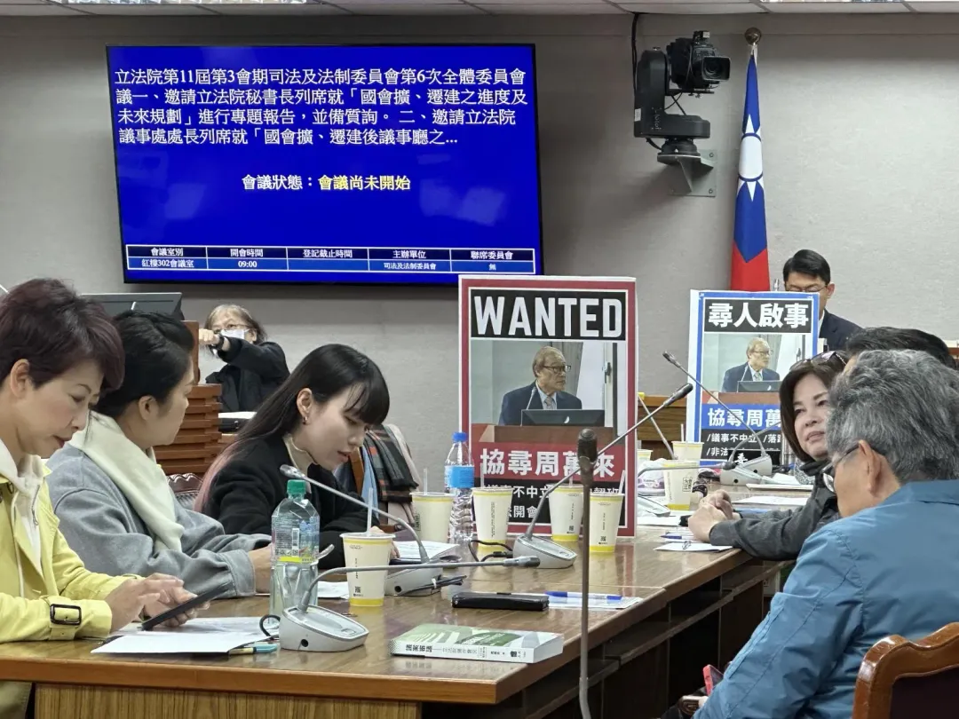 綠委超甲動一早佔據會議室要修理立法院秘書長周萬來。（圖／黃詩崴攝）