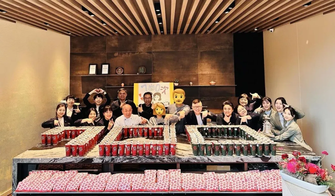 業者幫客人慶祝入住第700次。（圖／礁溪老爺酒店 Hotel Royal Chiaohsi FB）