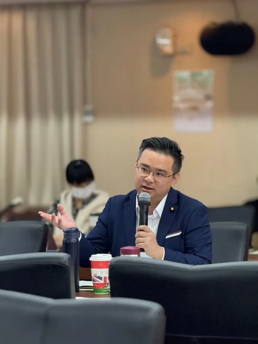 黃健豪強調，NCC儘速針對各委員的提案版本進行溝通協調，並提出官方修法版本。（圖/黃健豪辦公室提供）