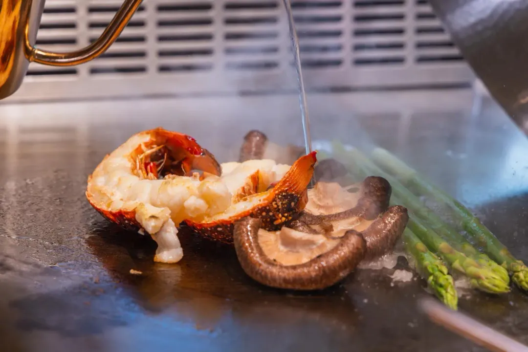 「旨醞」平日精選套餐〈新鮮活龍蝦〉。（圖／饗賓集團提供）