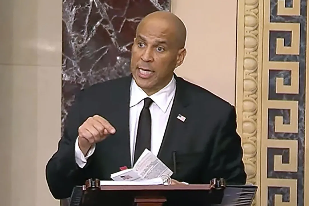 美國民主黨籍聯邦參議員布克連續演說超過25小時，打破參院史紀錄。（圖／美聯社）