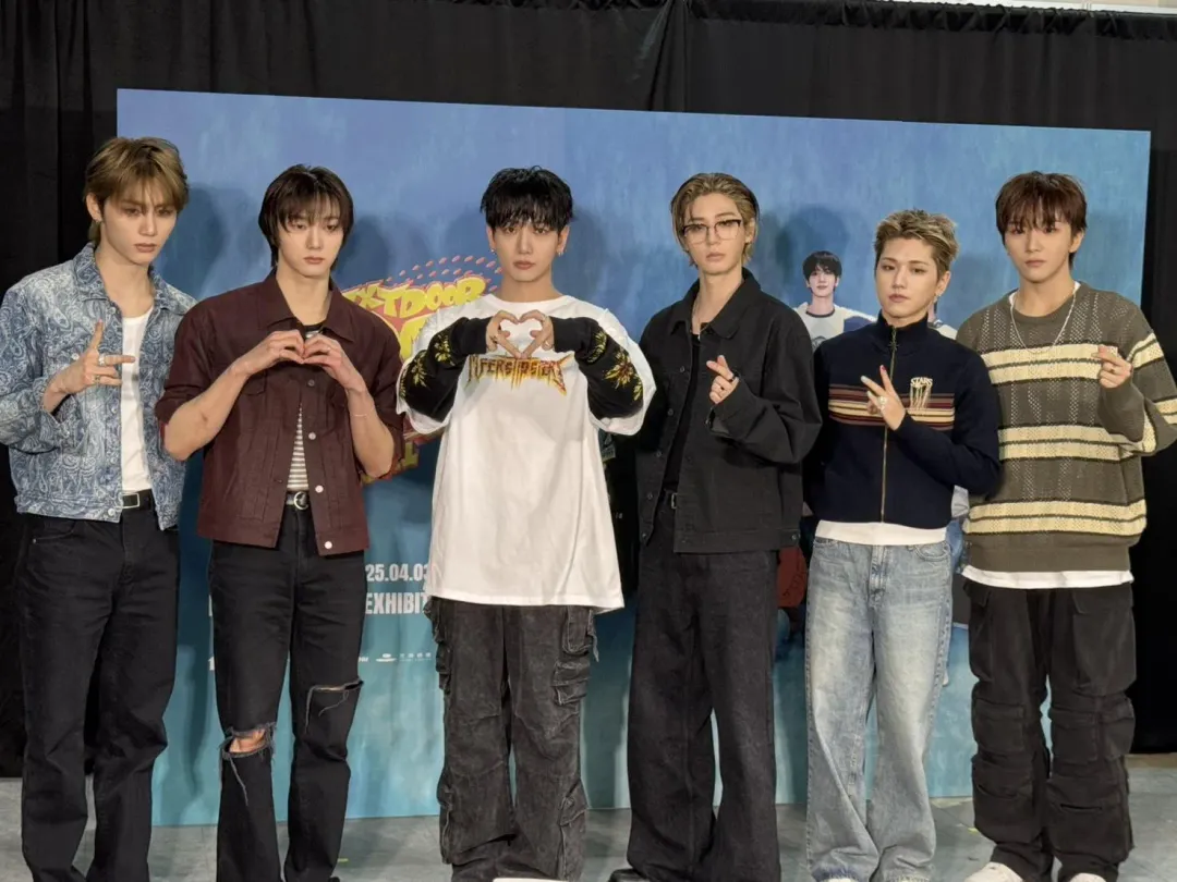 BOYNEXTDOOR（左起：TAESAN、SUNGHO、JAEHYUN、LEEHAN、RIWOO、WOONHAK）特別接受台灣訪問。（圖／楊進明 攝）