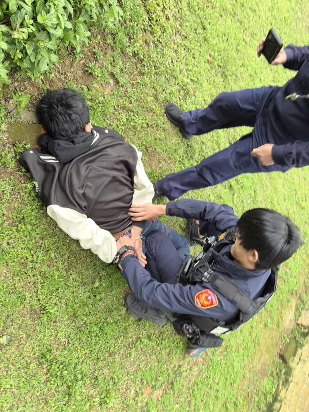 龍潭發生一起警匪追逐意外。（圖／翻攝畫面）