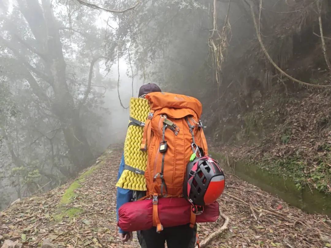中央山脈南三段再傳狀況，女山友高山症搭身體不適，今早搭直升機順利獲救。（圖／翻攝畫面）