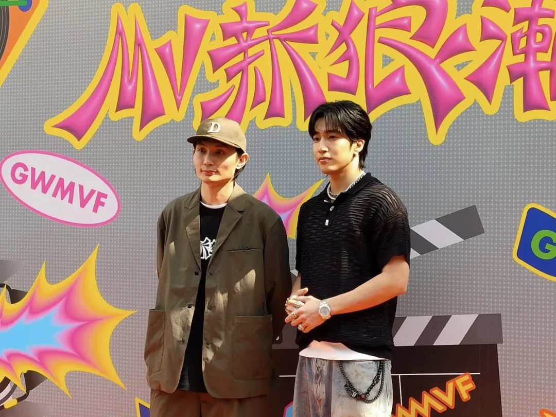 導演殷振豪（左）與婁峻碩（右）4日出席《MV新狼潮》活動。（圖／記者郭竹倩 攝）