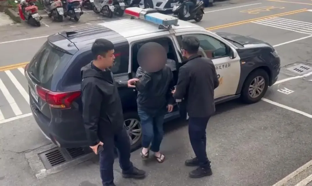 男子遭警方查獲查獲到案依毀損罪嫌送辦。（圖／翻攝畫面）