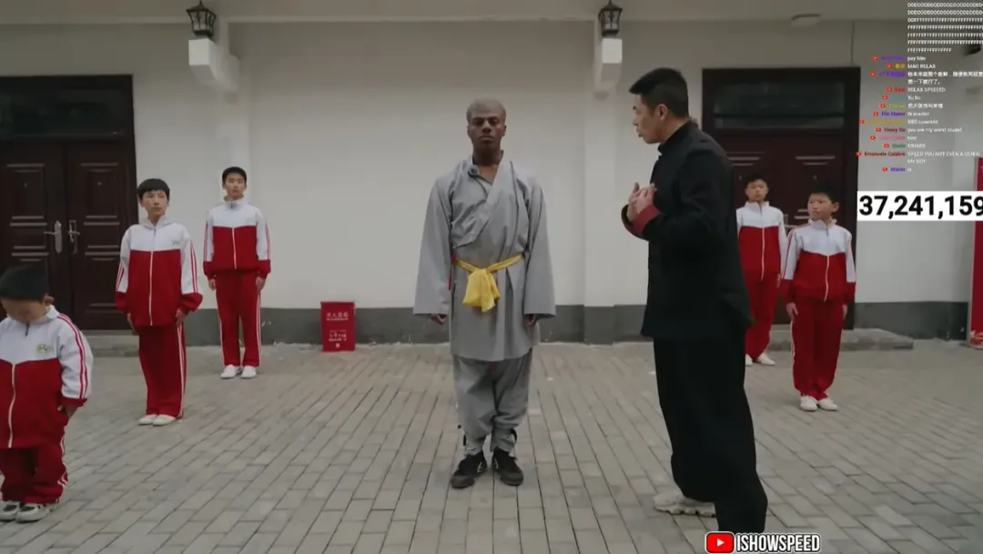 甲亢哥現身河南登封少林寺體驗功夫。（圖／翻攝YT@直播IShowSpeed）
