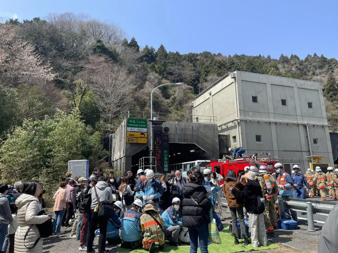 旅遊團在前往富士山的途中發生車禍。（圖／翻攝畫面）