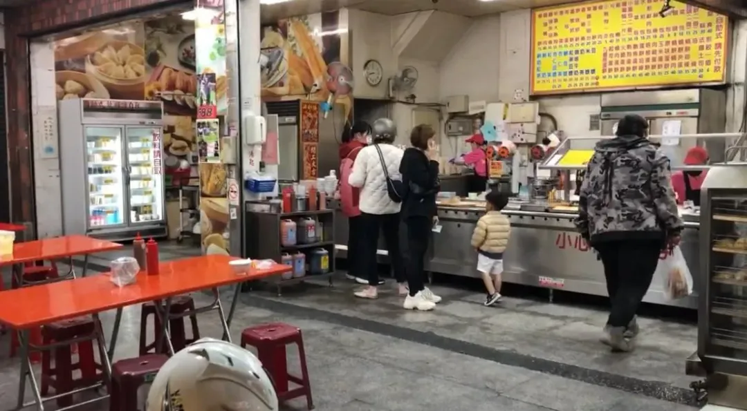 高雄楠梓區一間豆漿店。（圖／中天新聞）