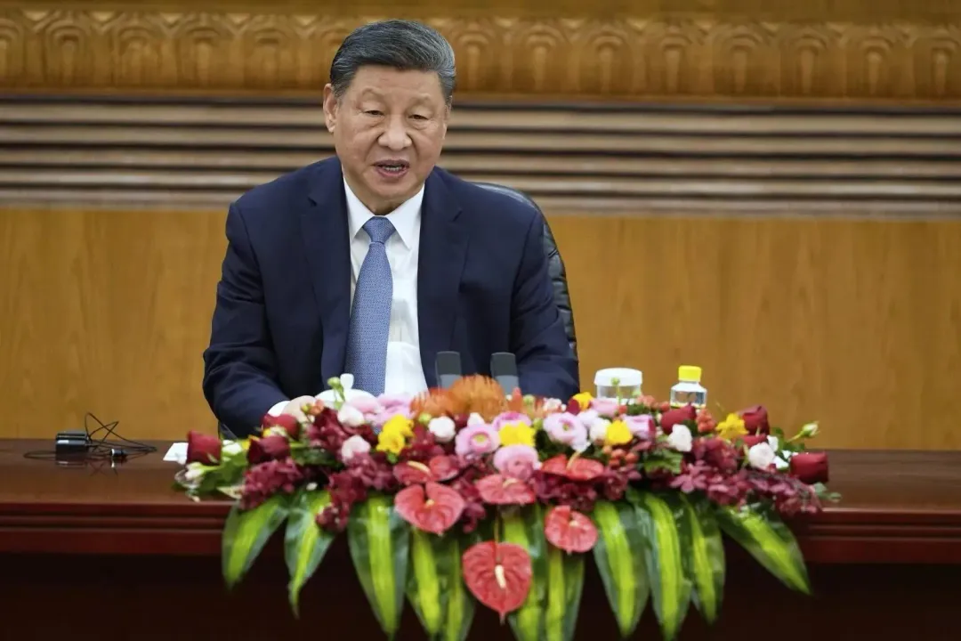 習近平3月28日在北京會見國際工商界代表。（圖／美聯社）
