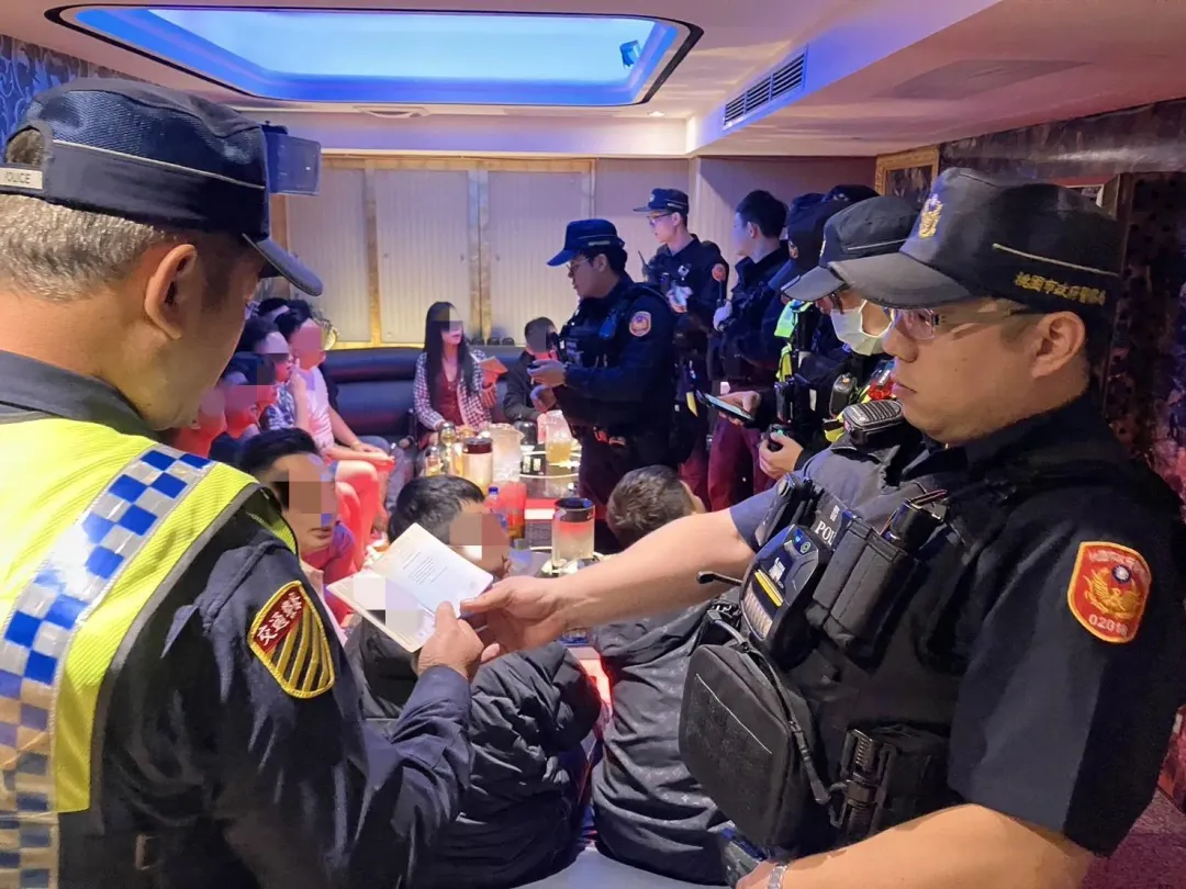 桃園市中壢警分局於4天連假專案期間出動餘500名警力。(圖/警方提供)