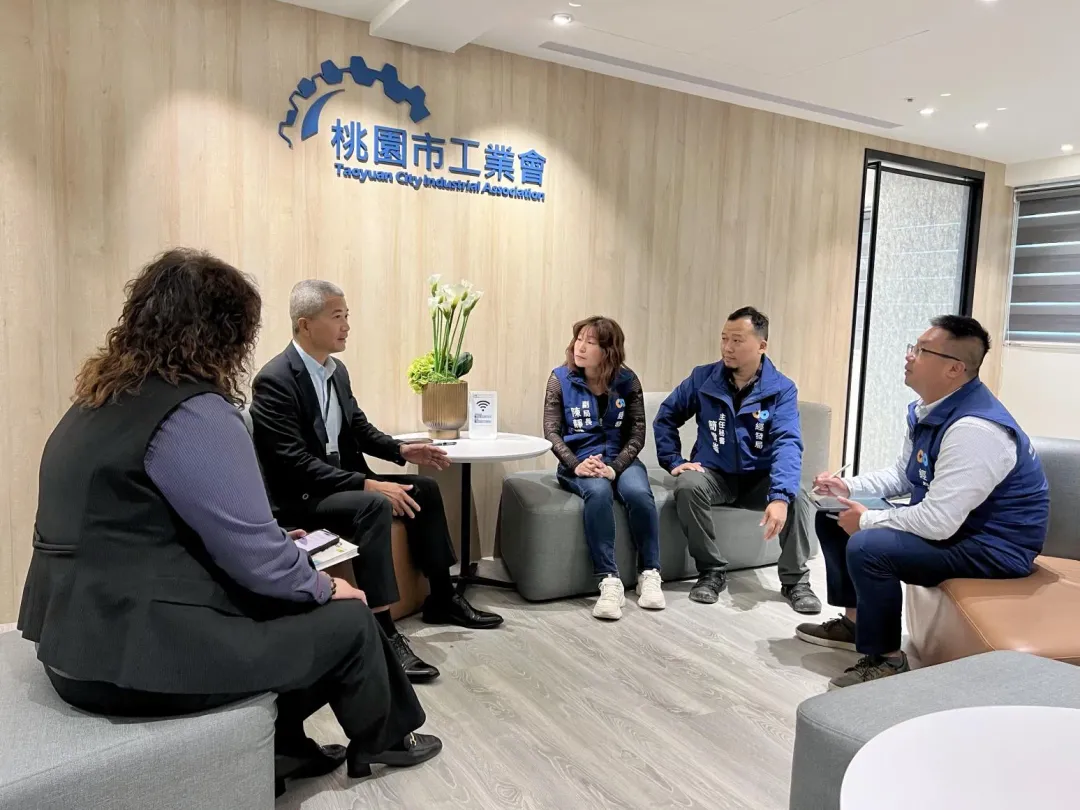 桃園市經發局訪視業者。(圖/桃園市政府提供)