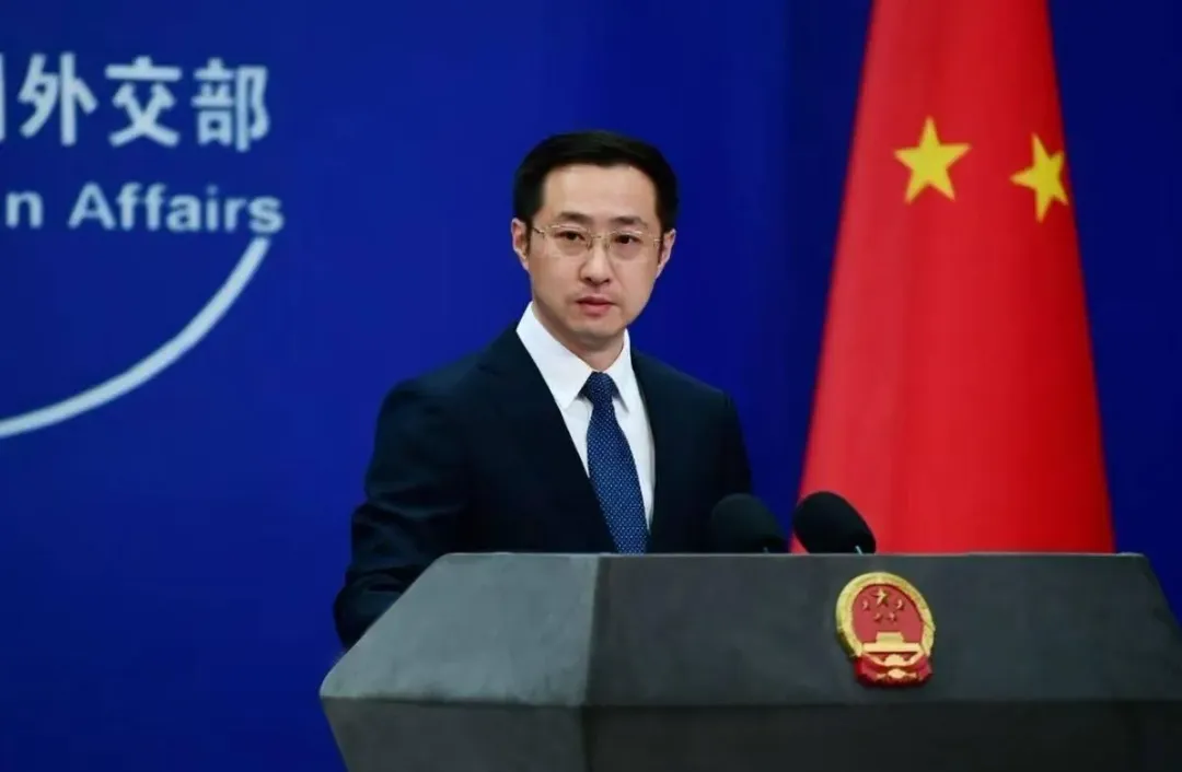 川普揚言升級對中國關稅，大陸外交部回應：中方必將奉陪到底。（圖／中國外交部發言人林劍）