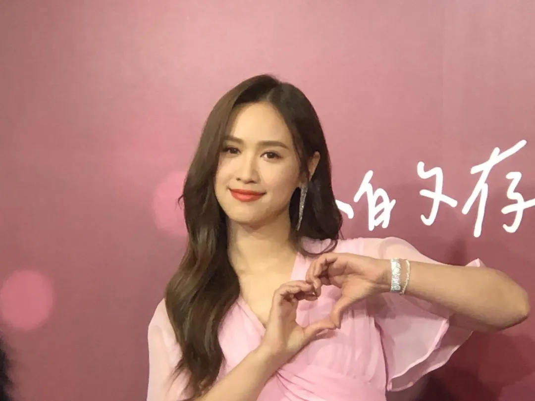 吳姍儒稱自己目前只是暫時幫忙代班《小姐不熙娣》,表示自己和觀眾們一樣,都在等待小S回歸節目。(圖/記者郭竹倩 攝)