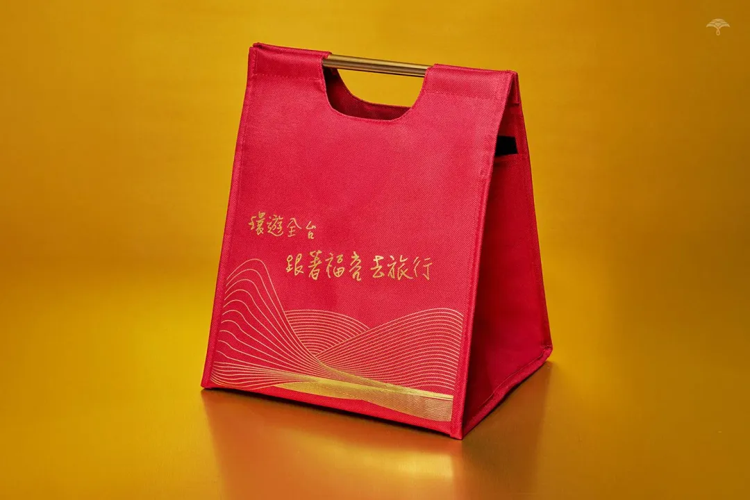 今年隨粽附贈時尚保冷袋。（圖／福容大飯店提供）