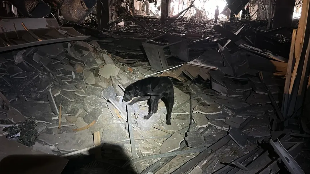 台中新光三越氣爆造成嚴重死傷。（圖／民眾提供）