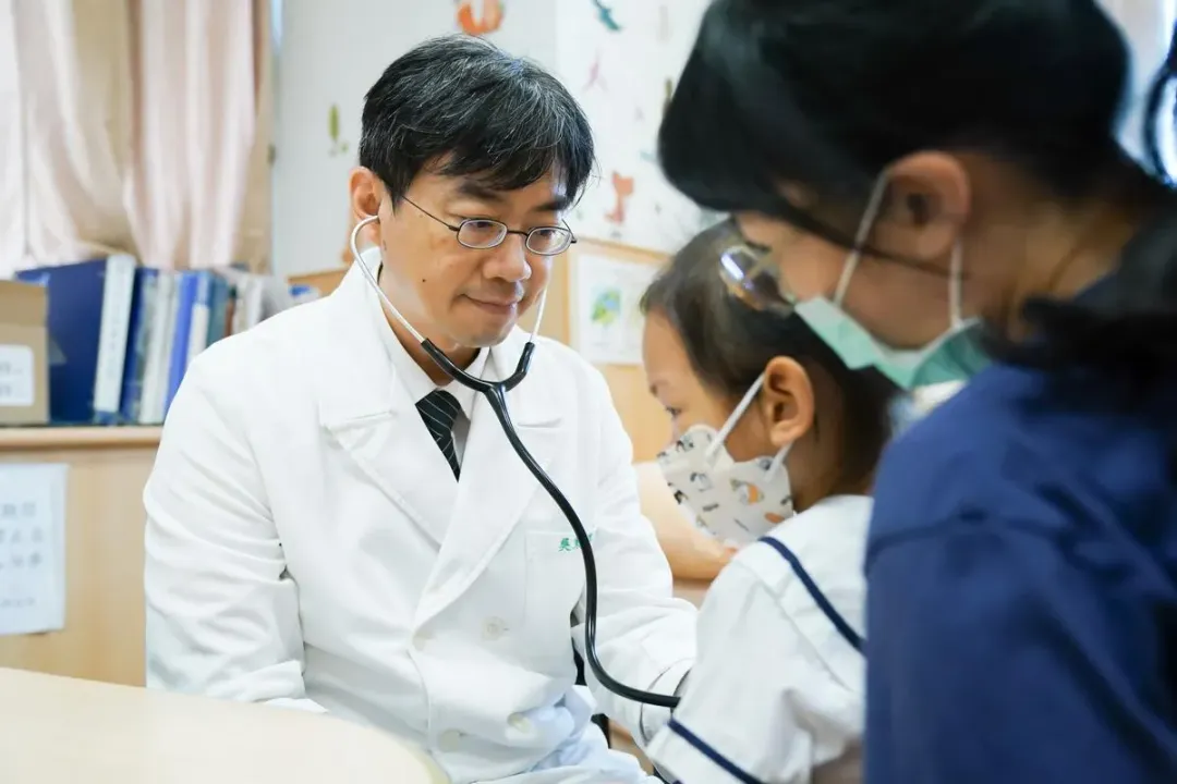 吳秉昇醫師看診示意照。(圖/台北慈濟醫院提供)
