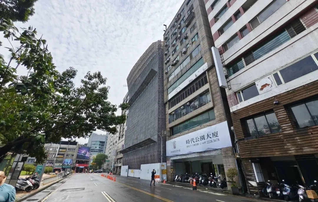 警方封鎖周邊路段。（圖／翻攝畫面）