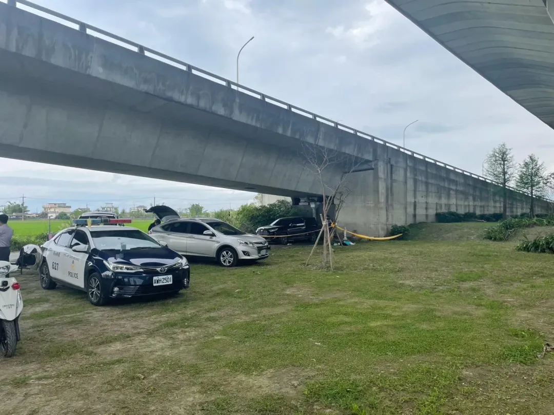 近日，國道5號冬山武淵側車道下發生一起殘忍兇殺案，一名邱姓男子陳屍車子後座，身上被砍25刀。（圖/警方提供）