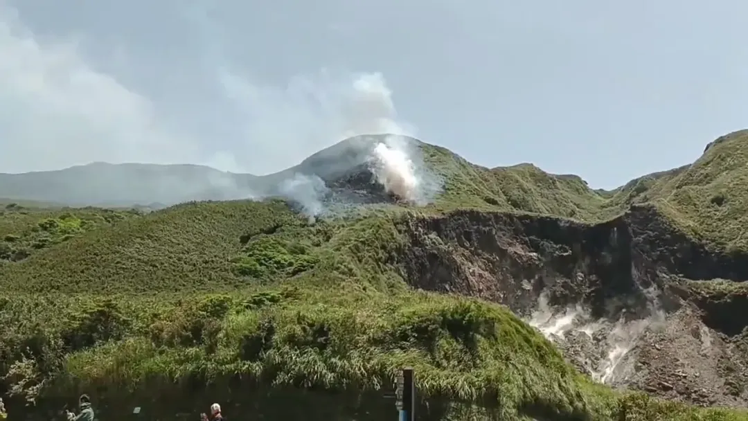 小油坑火燒山現場。（圖／翻攝張斯綱臉書）
