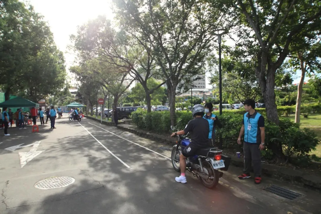 術科測驗騎乘循環檔機車。（圖／林業保育署台中分署提供）