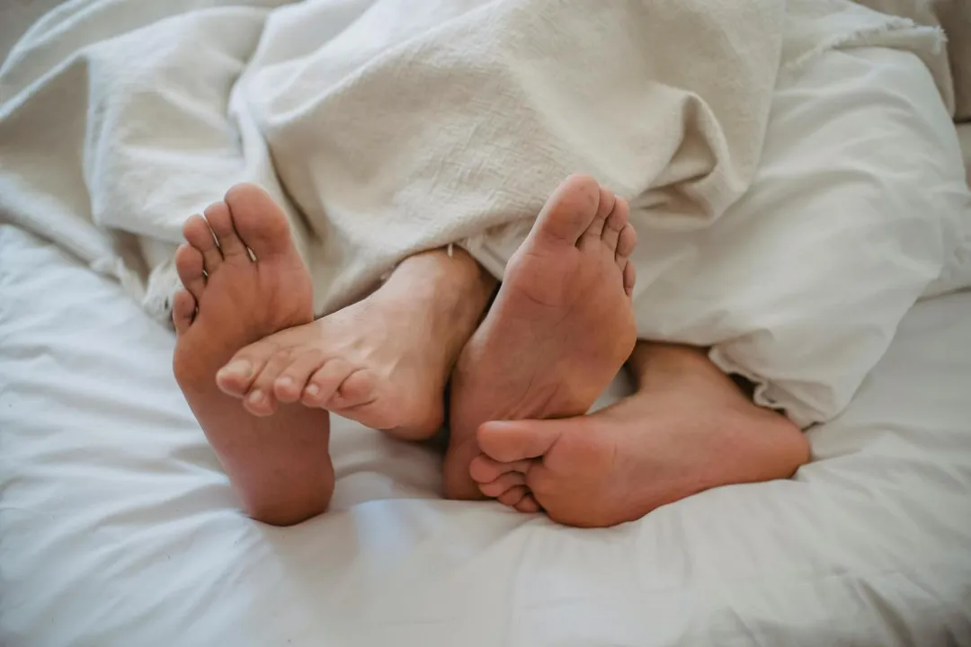 情人節將至，不少男性希望透過禁慾提升床上表現，認為「憋越久越猛」。（示意圖／Pexels）