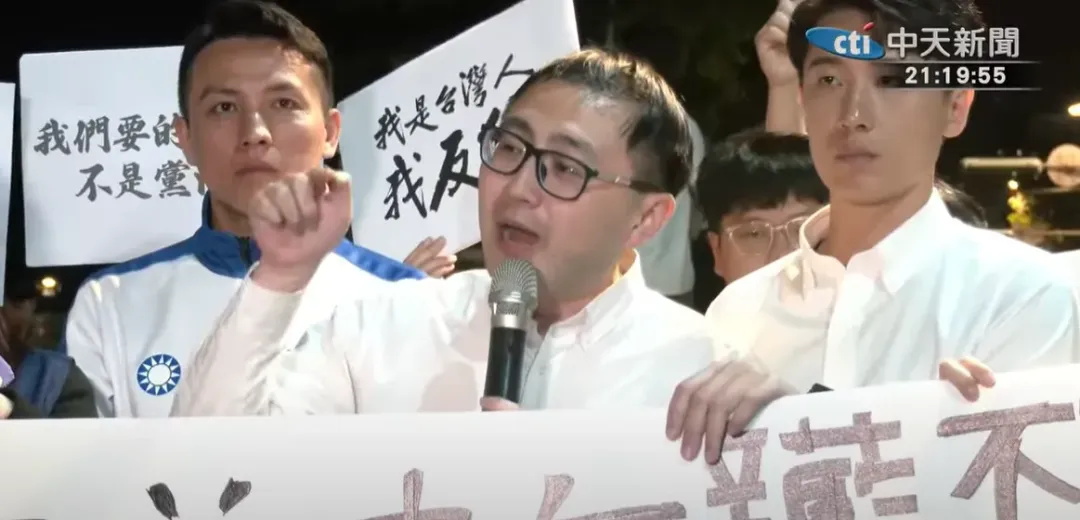 廖先翔聲援罷綠團體。（圖／中天新聞）