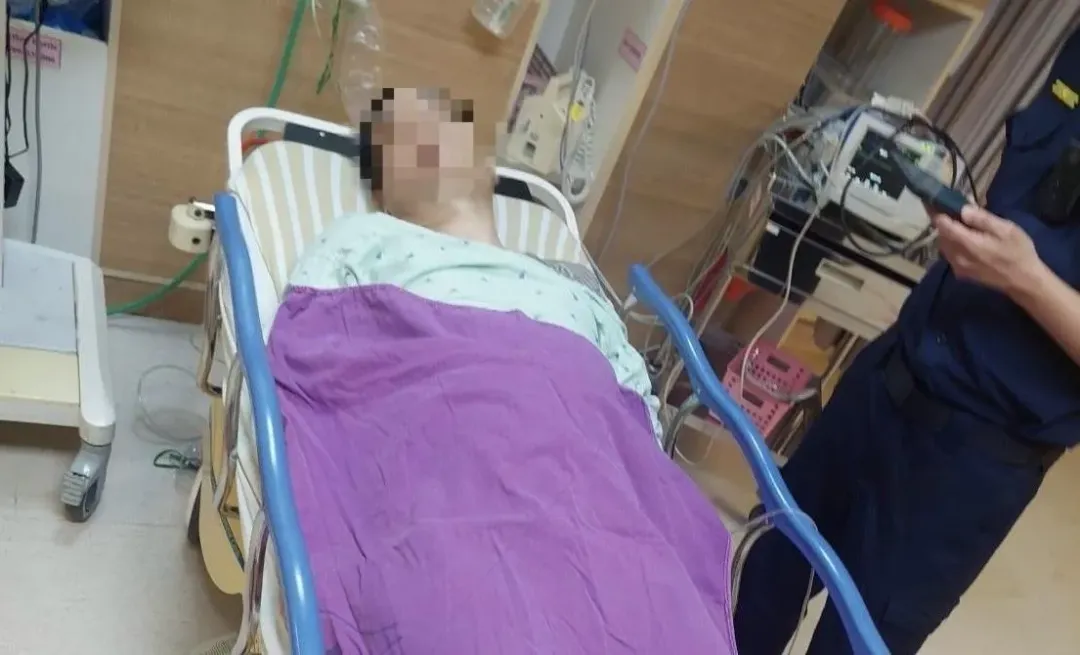 男子遭砍傷送醫救治。（圖／翻攝畫面）