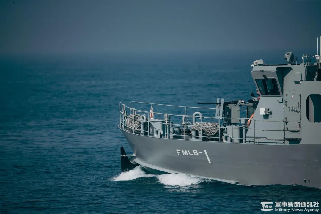 海軍第一艘快速布雷艇。(圖/軍聞社)