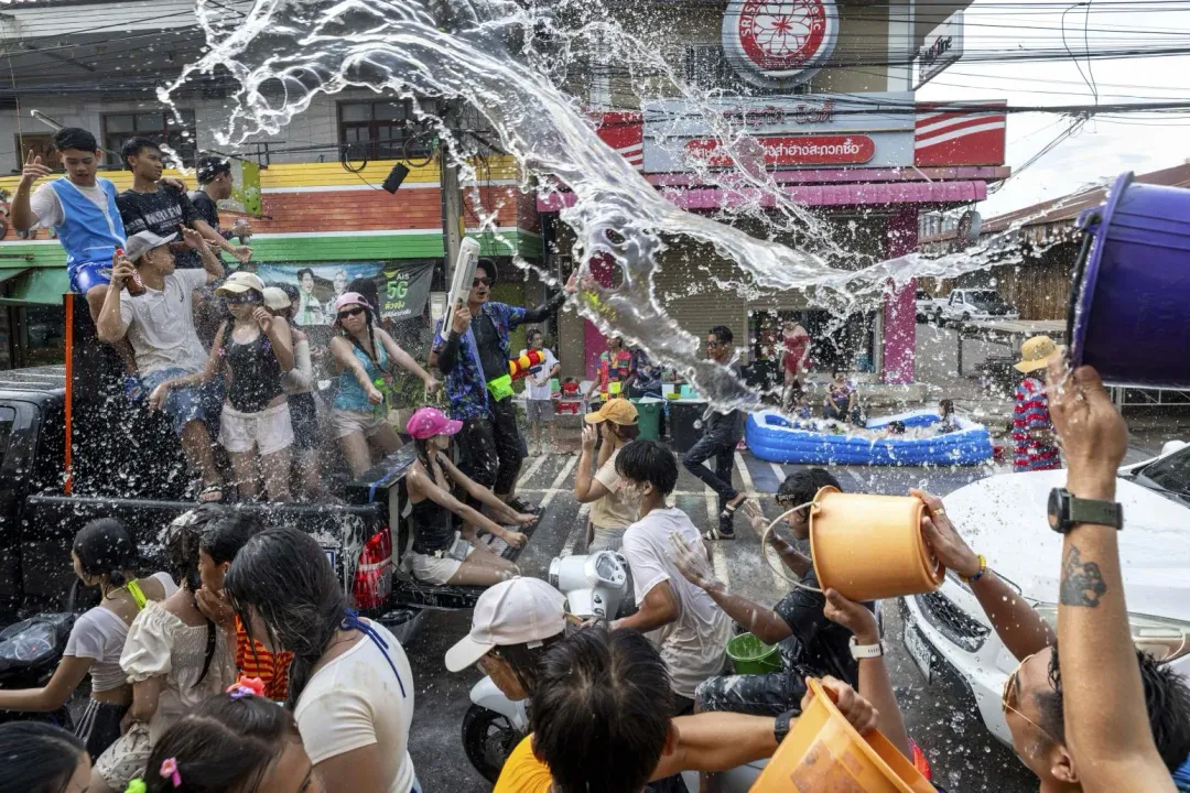 今年泰國潑水節民眾有7天連假。（圖／美聯社）