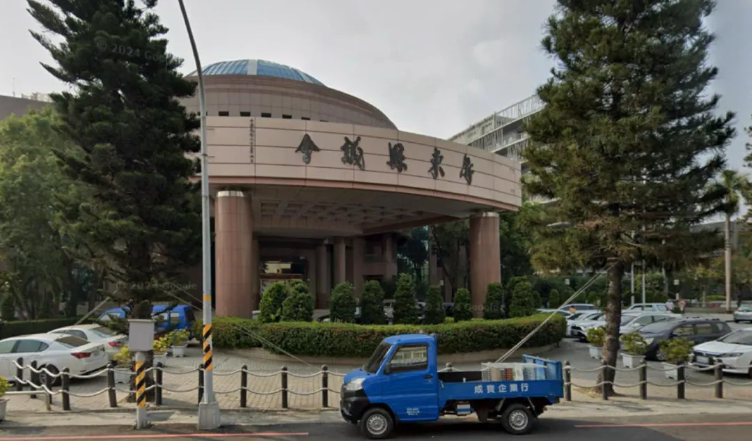屏東縣議會今發生一起墜樓意外。（圖／翻攝自Google map）