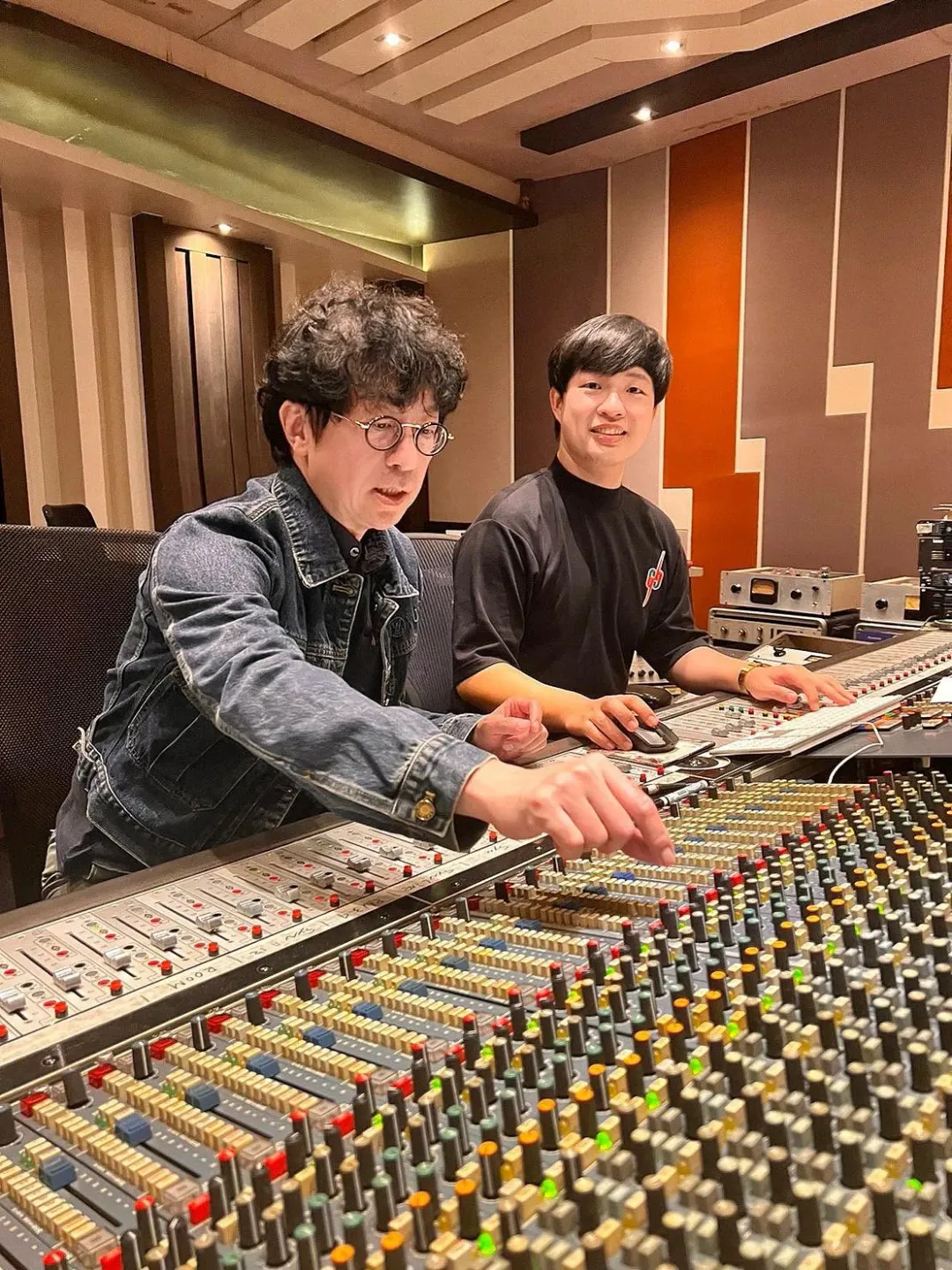 蔣三省與兒子蔣榮宗一起合作。（圖／ZONG MUSIC 榮宗蔣音樂國際公司提供）
