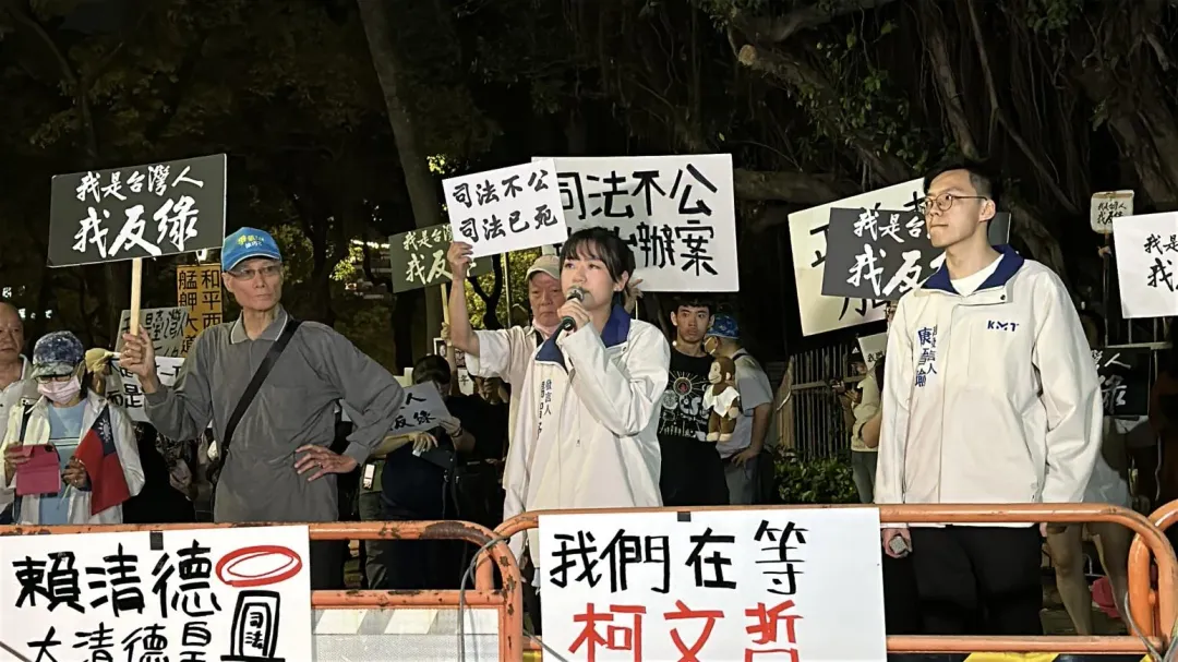 北檢外國民黨黨工、支持者聚集。（圖／塗豐駿攝）