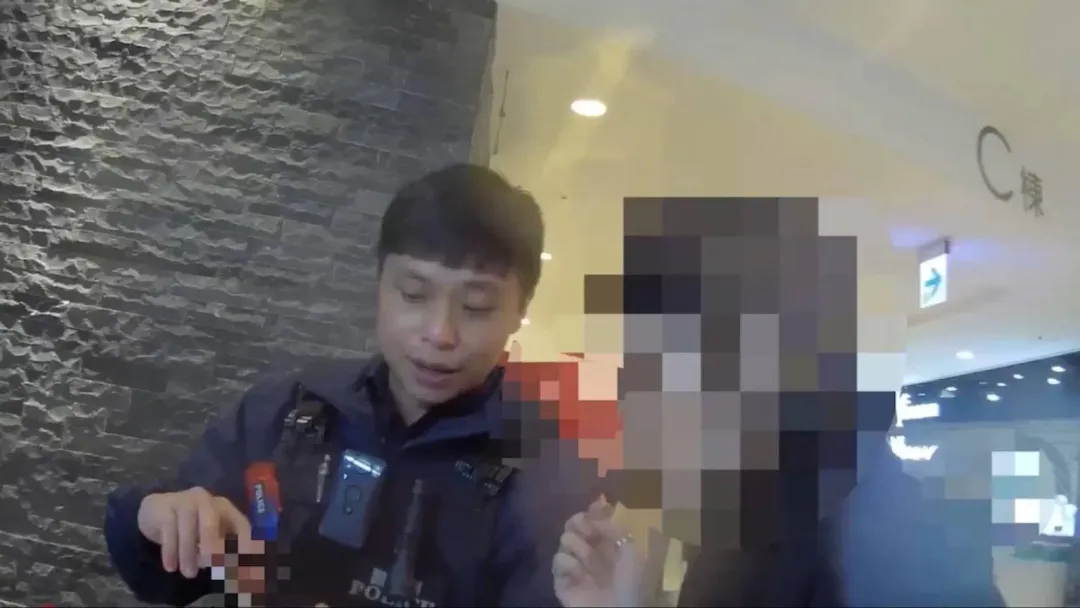 警方在商場內找到女竊嫌。（圖／翻攝畫面）