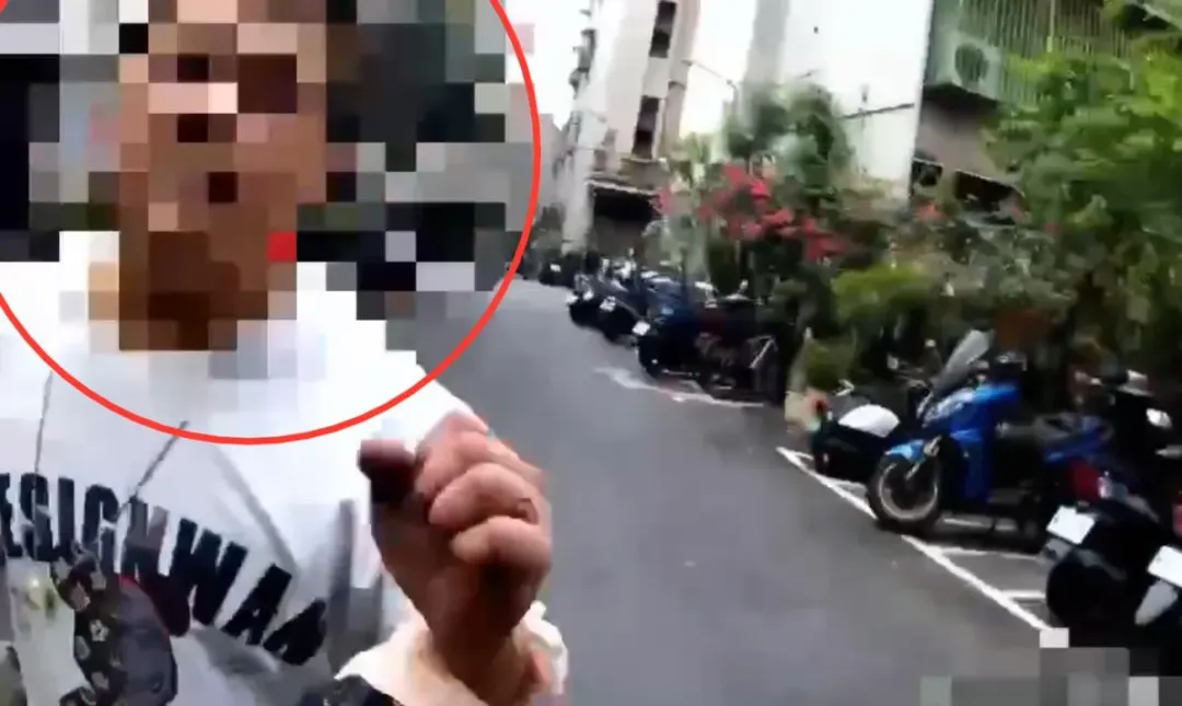 通緝男跳窗逃逸在一樓被員警抓住。(圖/翻攝畫面)