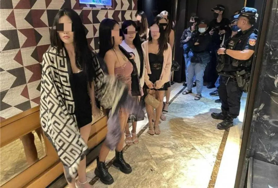 警查獲15名泰籍女非法陪酒。（圖／翻攝畫面）