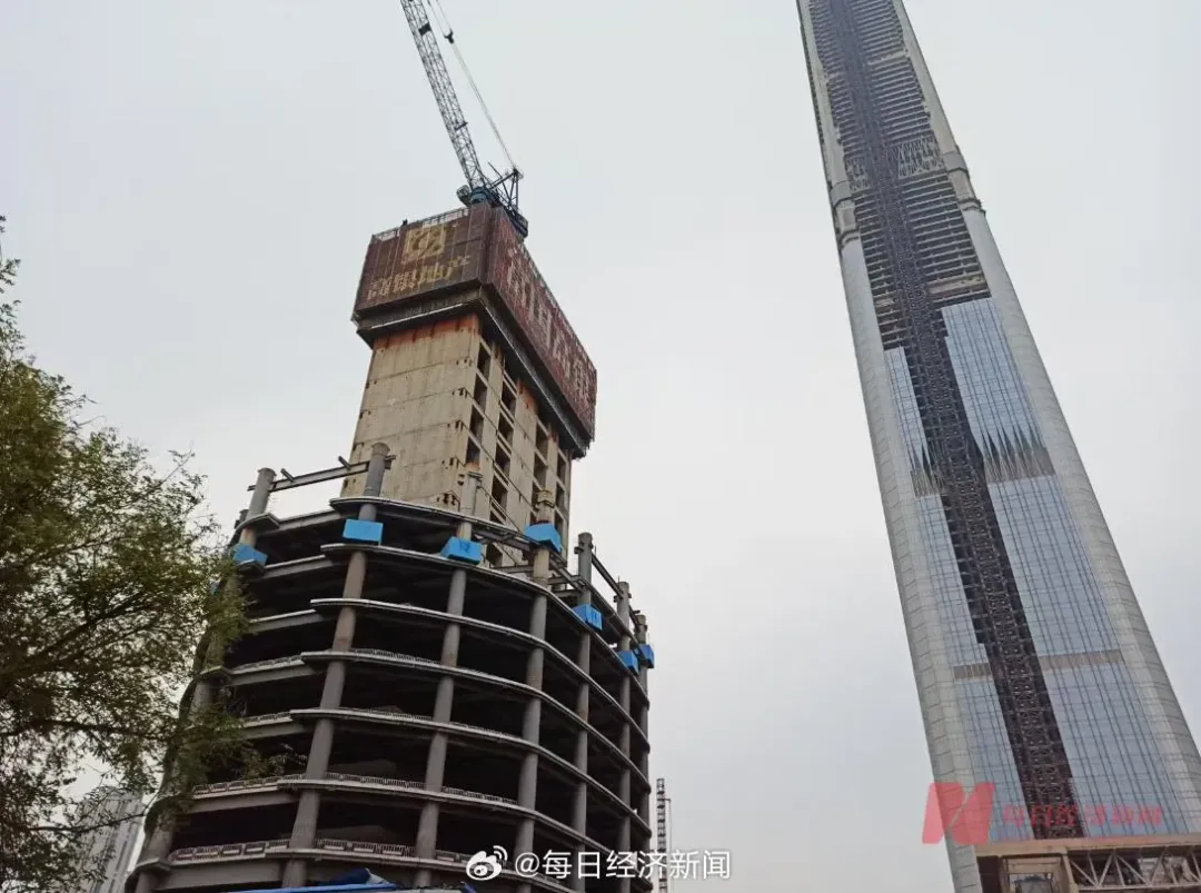 大陸天津「高銀117大廈」為目前世界最高的爛尾建築。（圖／翻攝自微博）