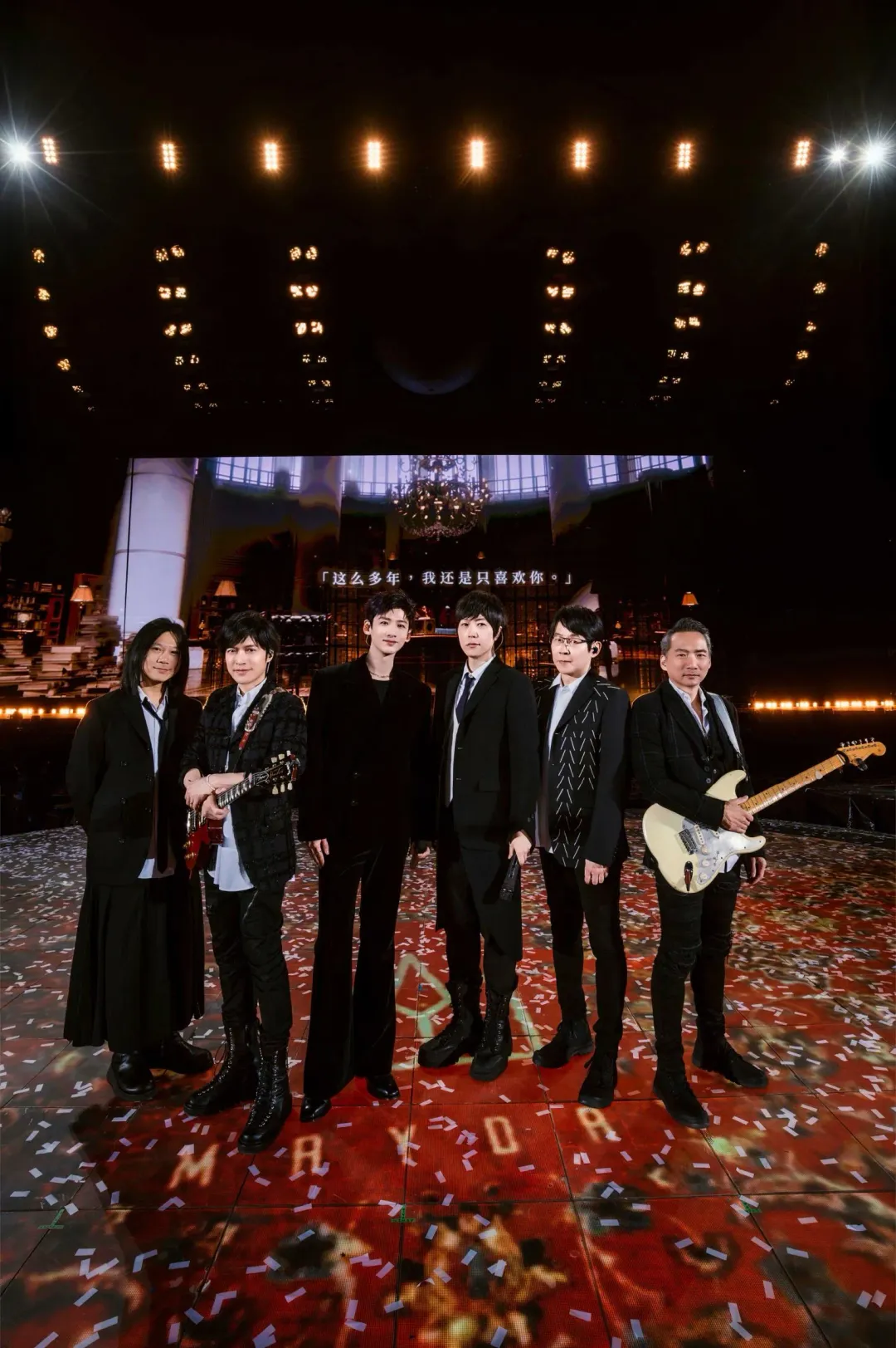 白敬亭與五月天合唱戲劇《難哄》主題曲〈任性〉。(圖/相信音樂 提供)